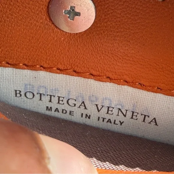 Authentic BOTTEGA VENATA zipper wallet on chain - Picture 8 of 13
